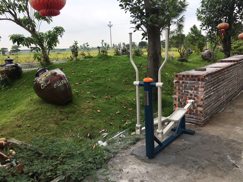 Phương pháp tập luyện với xe đạp tập ngoài trời.