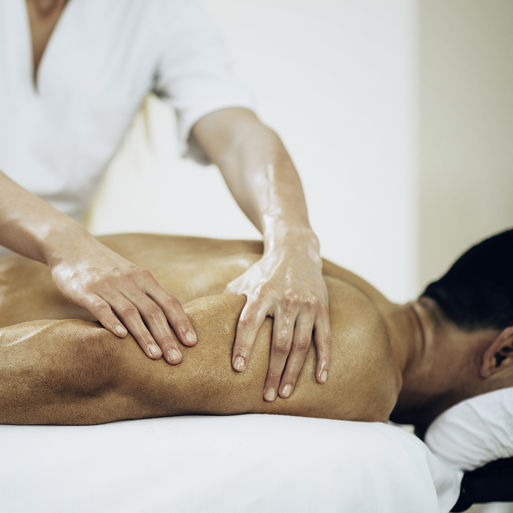 massage-bam-huyet-tri-mat-ngu-kinh-nien-cho-nguoi-cang-thang