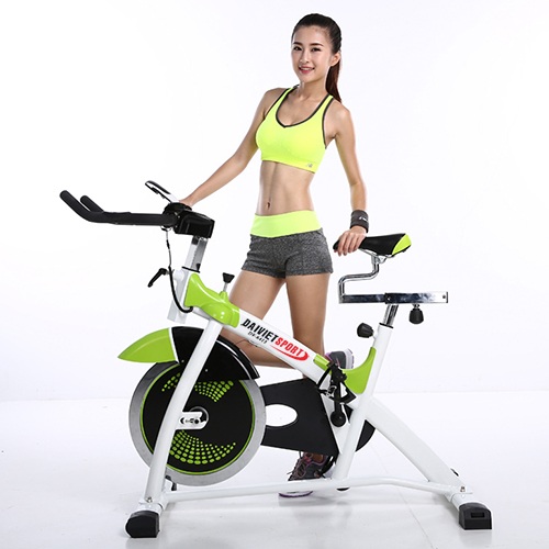 Các động tác sử dụng xe đạp tập thể dục.