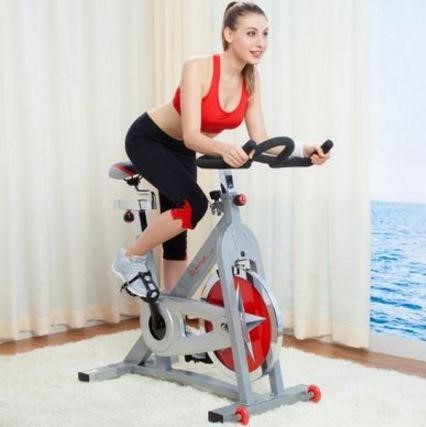 Sử dụng chú ý tới nhịp tim khi dùng xe đạp tập